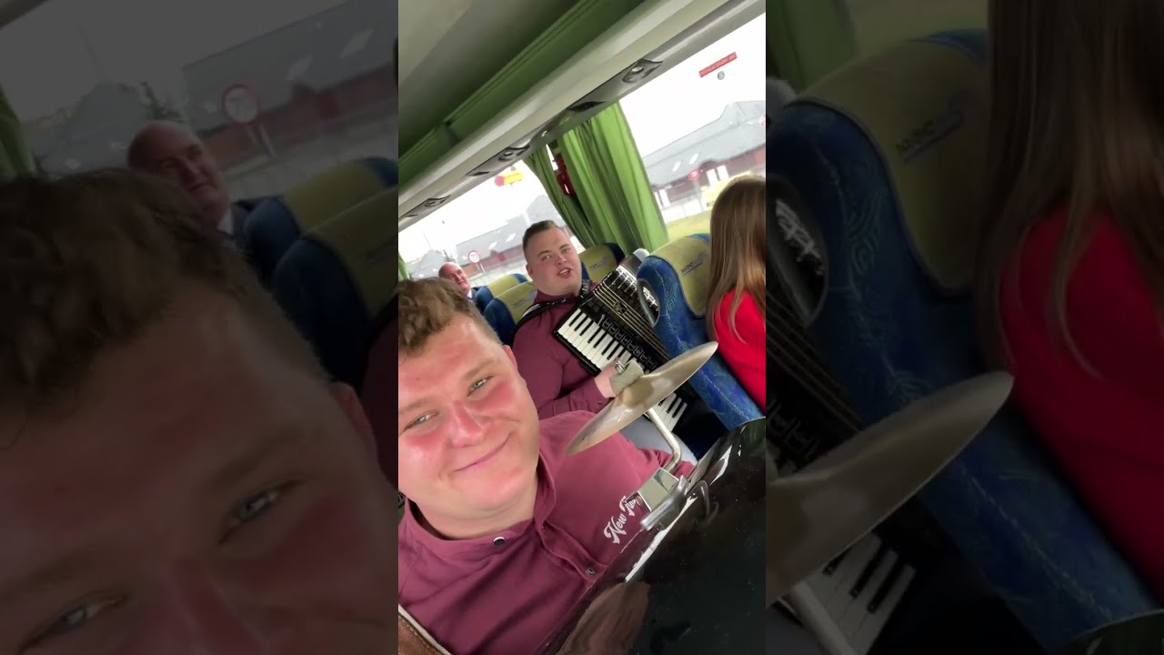 Hej z góry z góry! Zespół New Time Biesiada w autobusie!