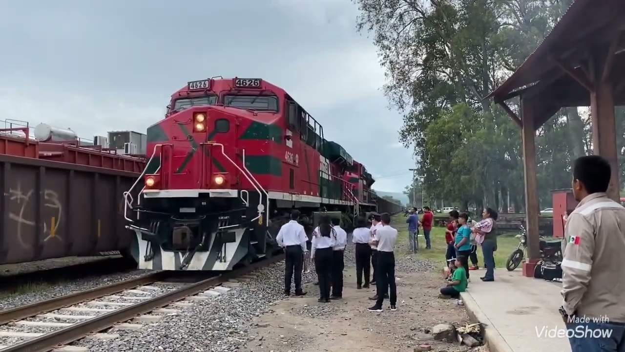 Así es un doble encuentro de 3 trenes ferromex en Tlajomulco y un tren casi se llevan a una pipa