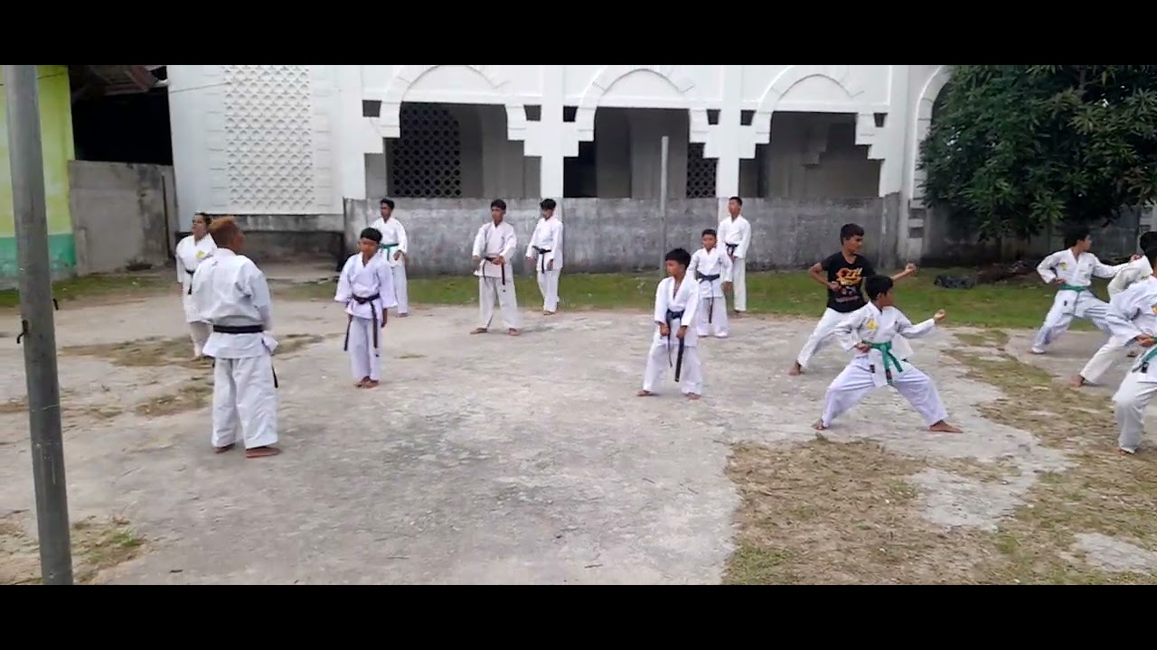 Latihan karatedo Inkai Ranting Tebas dan persiapan untuk kontingen O2SN Kab Sambas.