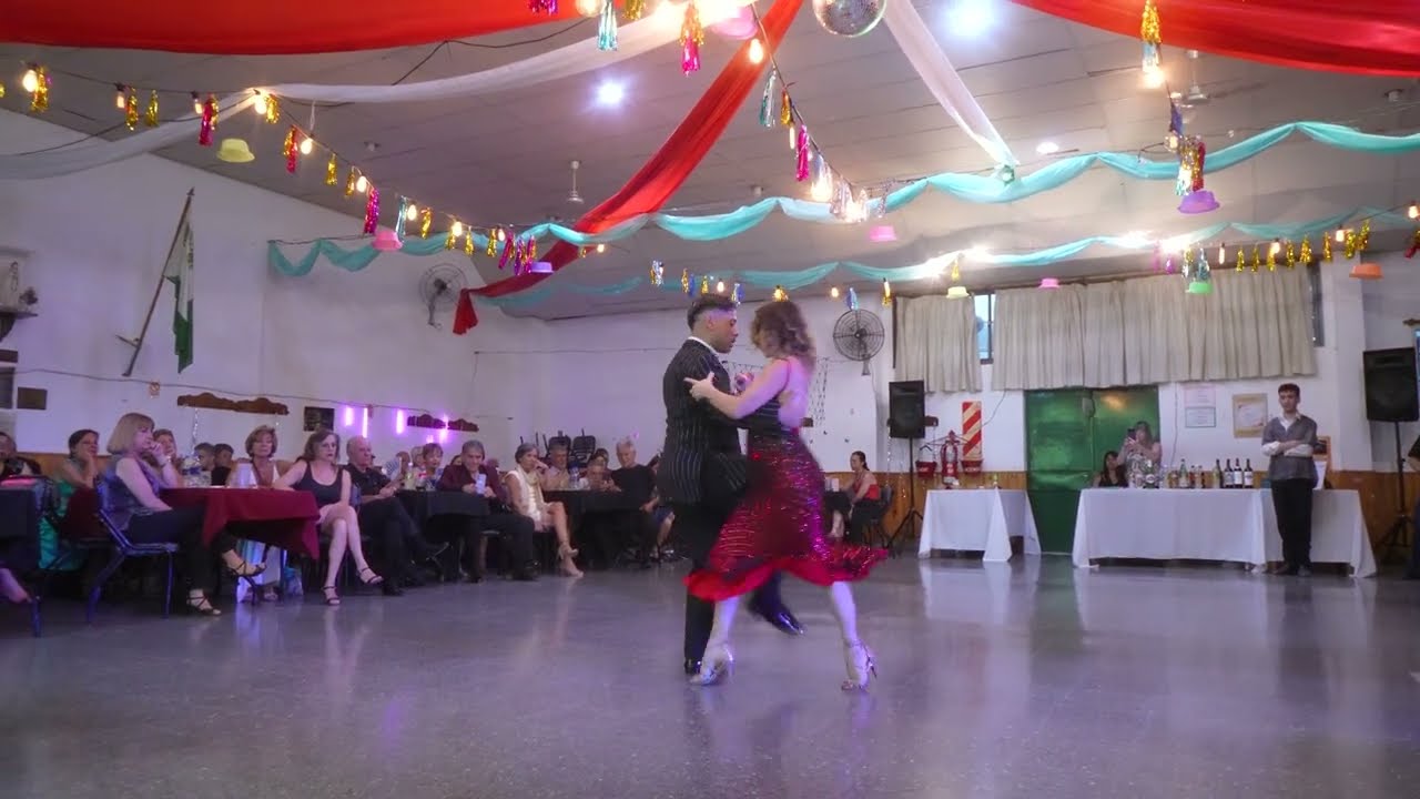 Victoria Ramirez y Lucio Galvan 1/4