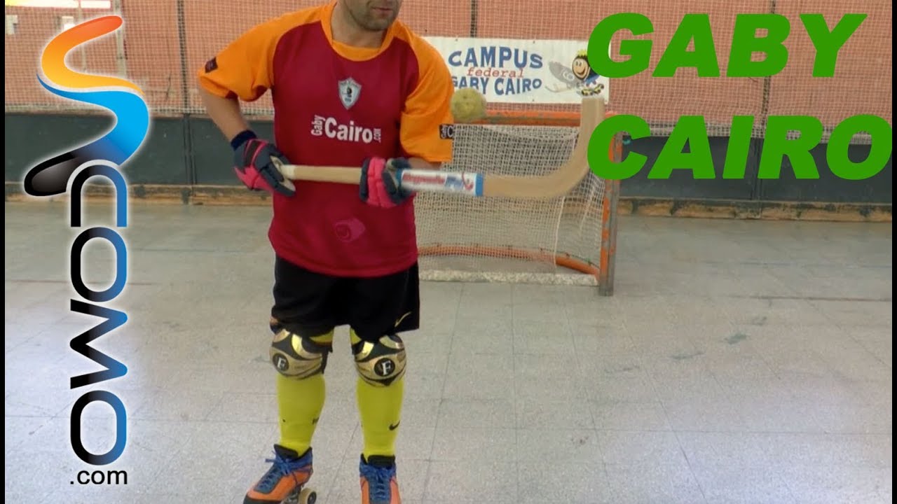 Trucos con una pelota de hockey patines