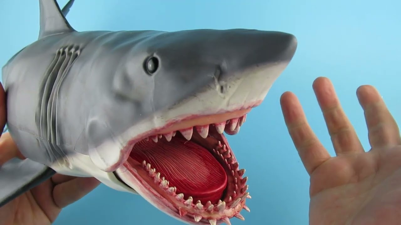NECA THE GAME OF JAWS "BRUCE" THE SHARK .......ACTION FIGURE REVIEW