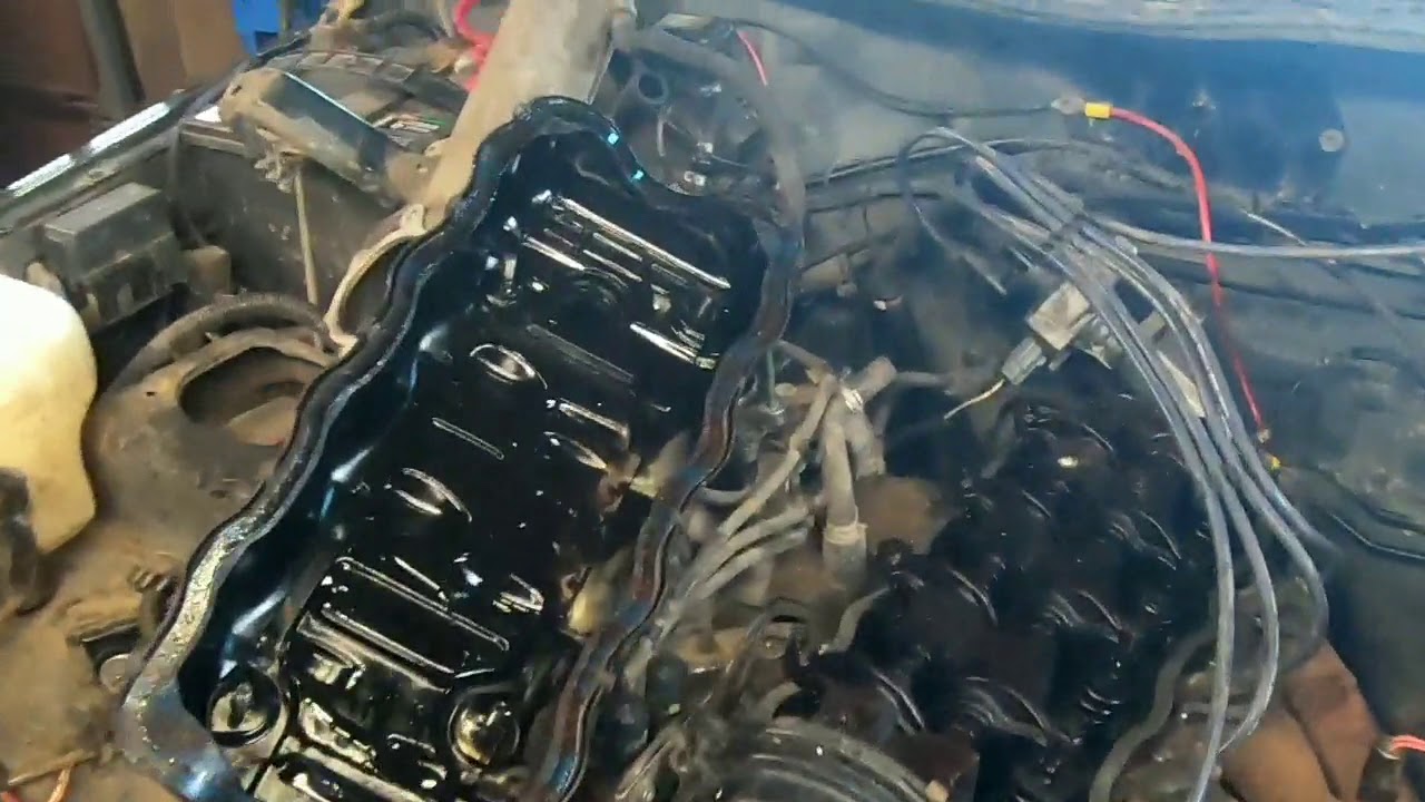 Replacing a valve cover gasket on a geo tracker