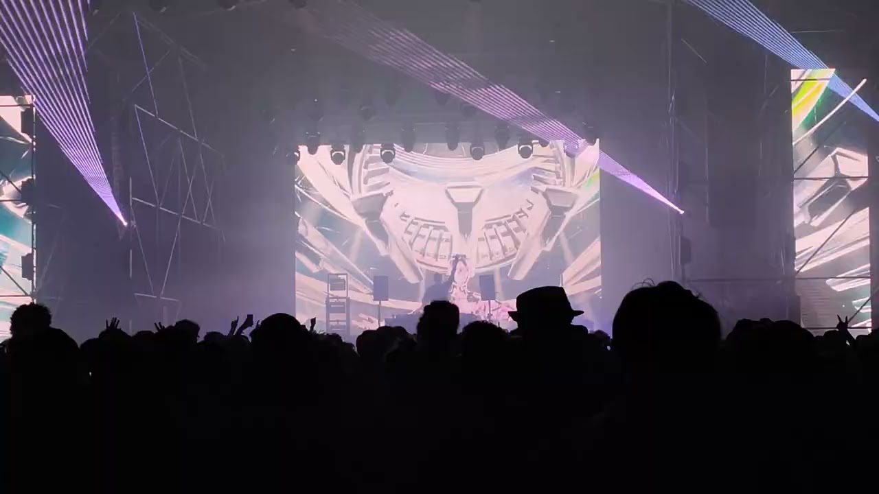 Danny L Harle / On A Mountain @ Dour 15/07/2022