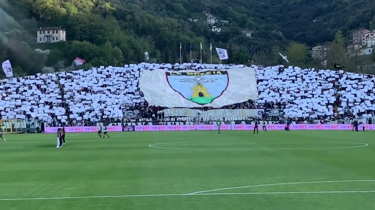 COREOGRAFIA SPEZIA-INTER 15/4/22 Curva Ferrovia Ultras Spezia