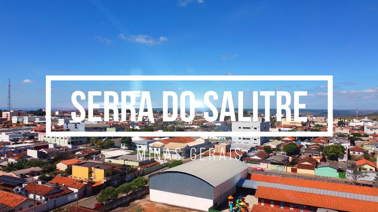 Voando de drone sobre a cidade de Serra do Salitre