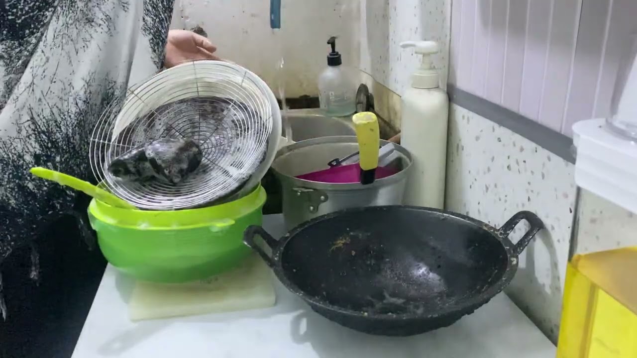 Beresin dapur segaris aku, LMAO. Cuci piring pokoknya mah.