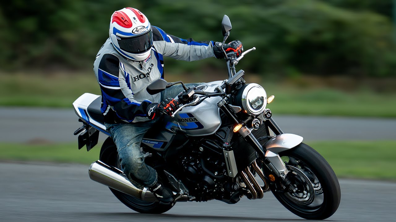 フレディ・スペンサー、CB1000Fまさかの全開走行！【ヤングマシン電子版2025年12月号】