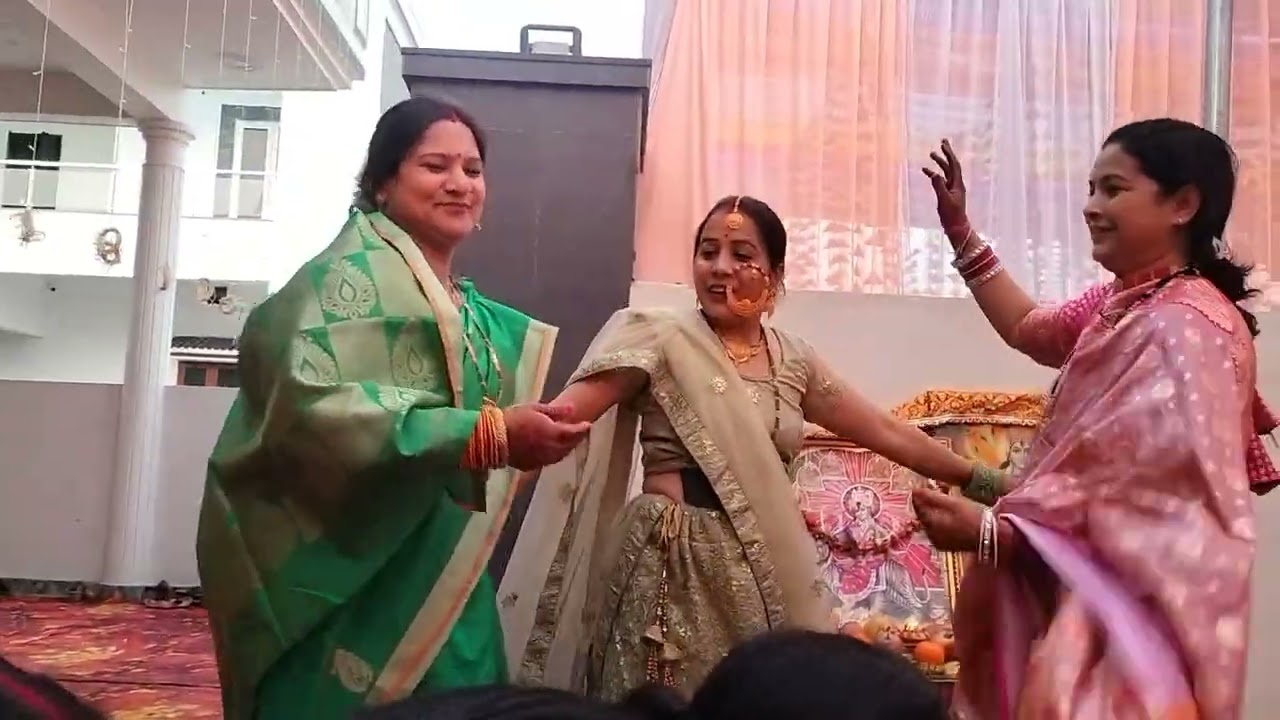 दूल्हे के घर वालों का बहुत सुंदर डांस