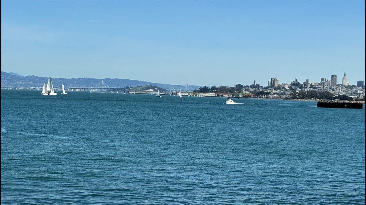 The Sunny Golden Gate Bridge With Sailboats@HappyShortLunch 