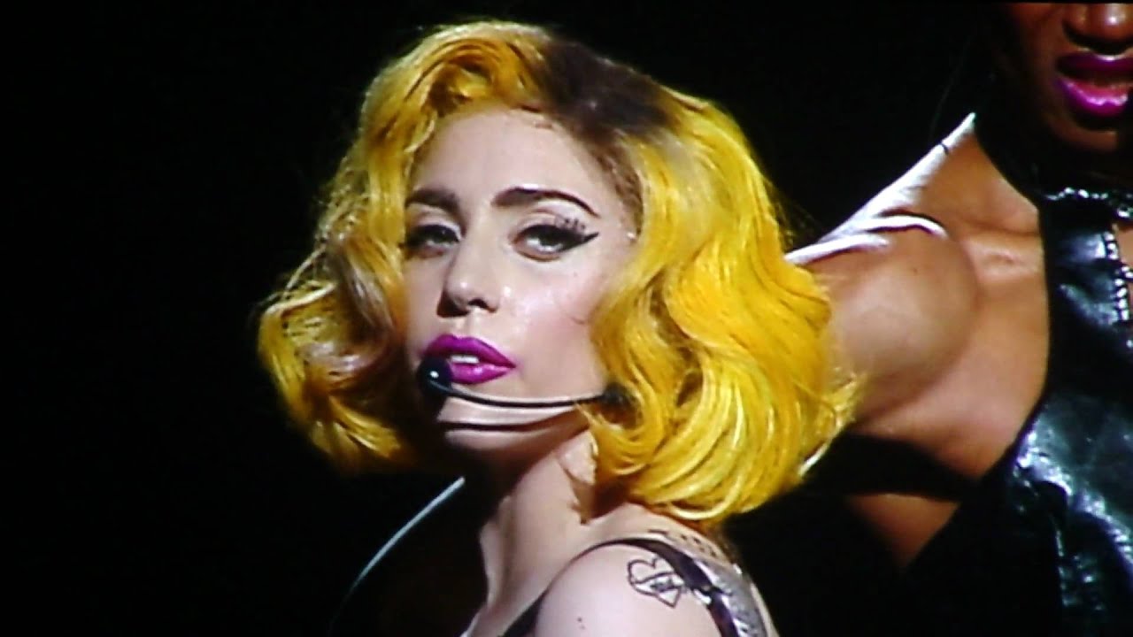 LADY GAGA CRYING AGAIN IN MONTREAL (Monster ball summer tour, June 28th 2010)