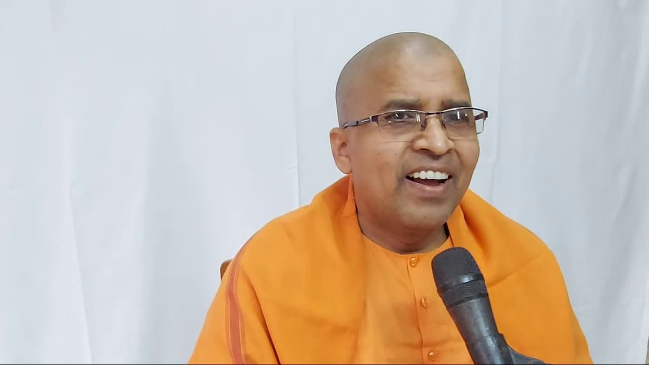 Sri Ramacharitamanasa Ebong Ramakrishna Bhavadhara by Sw. Dharanidharananda, RK Sevashrama, Varanasi