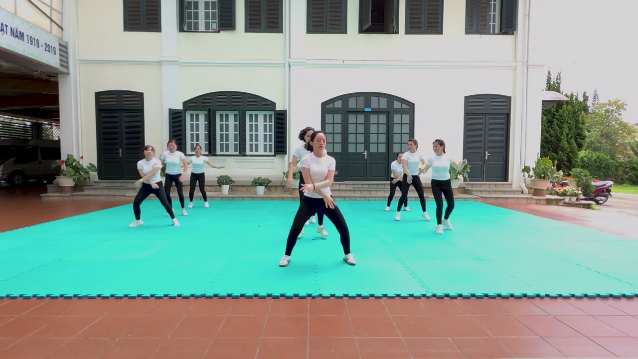 Nhóm 1 Lớp 25A  L2LĐ Bài nhảy Aerobic