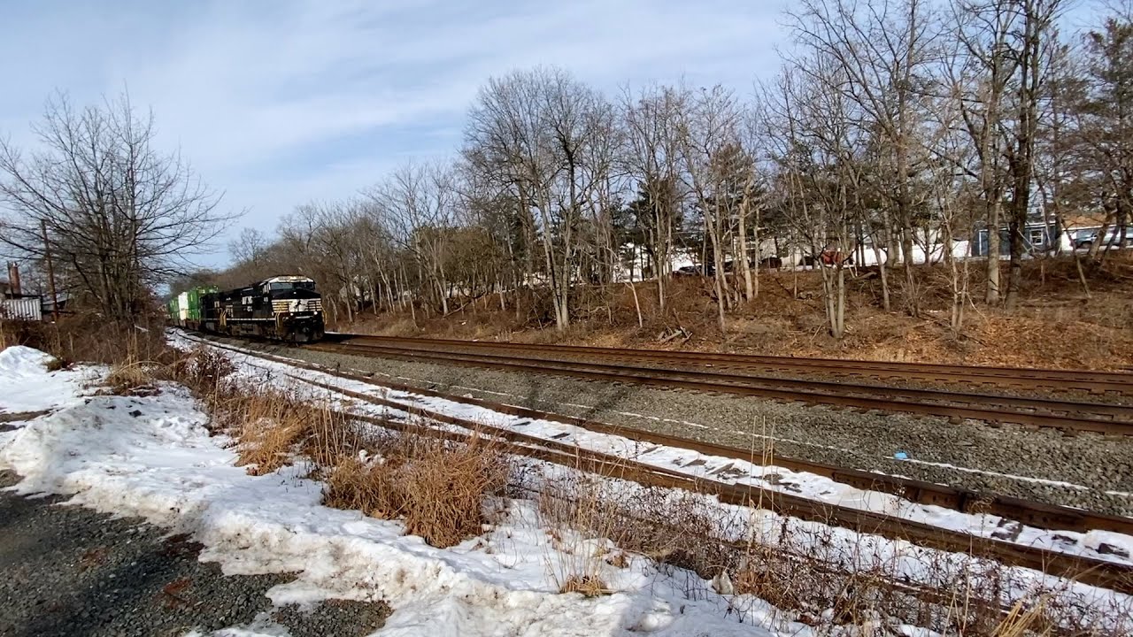 Some Norfolk Southern & CSX Trains On The CSAO In Piscataway NJ