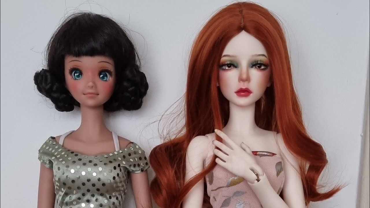 Comparison: Smart Doll versus Ball Jointed Doll