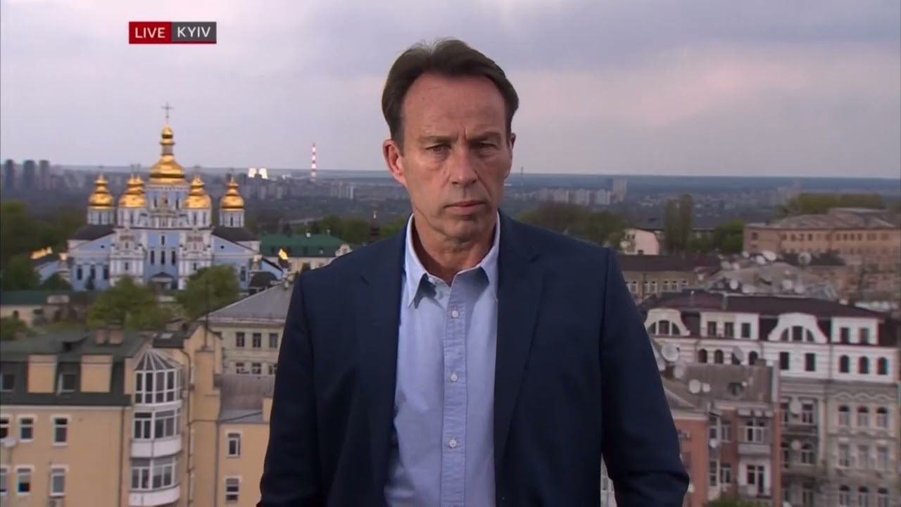 Вступление BBC News at One в 13:00 3.5.22