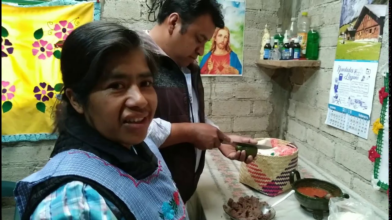 Así  preparo unos ricos tacos dorados de plátano con frijol refrito