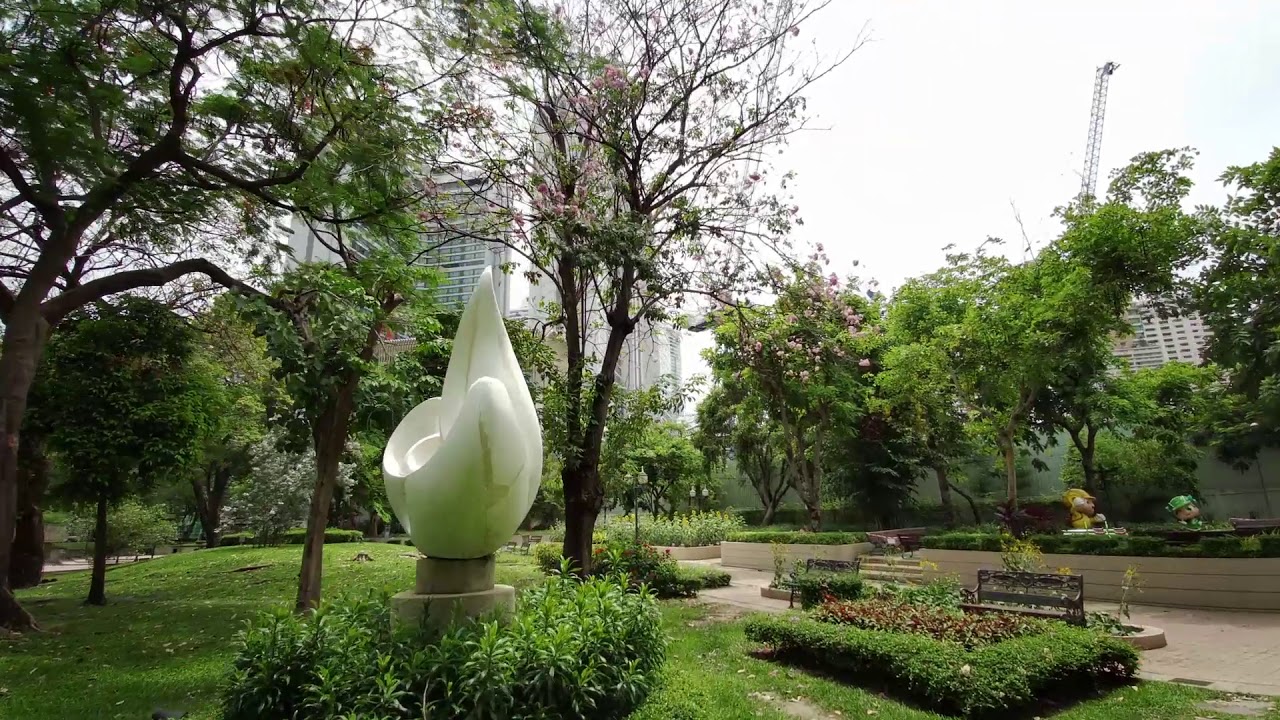 Bangkok Benjasiri Park during lockdown | walking around the park
