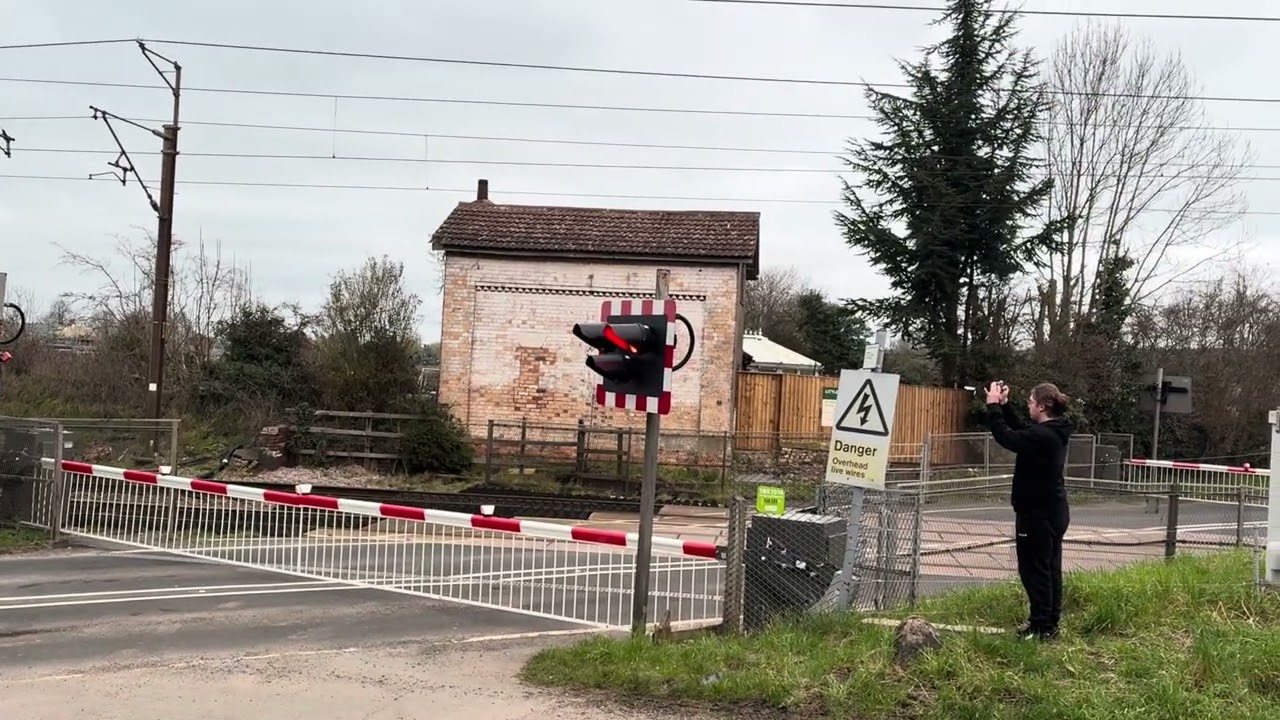 Grove Road Level Crossing (07/03/2026)