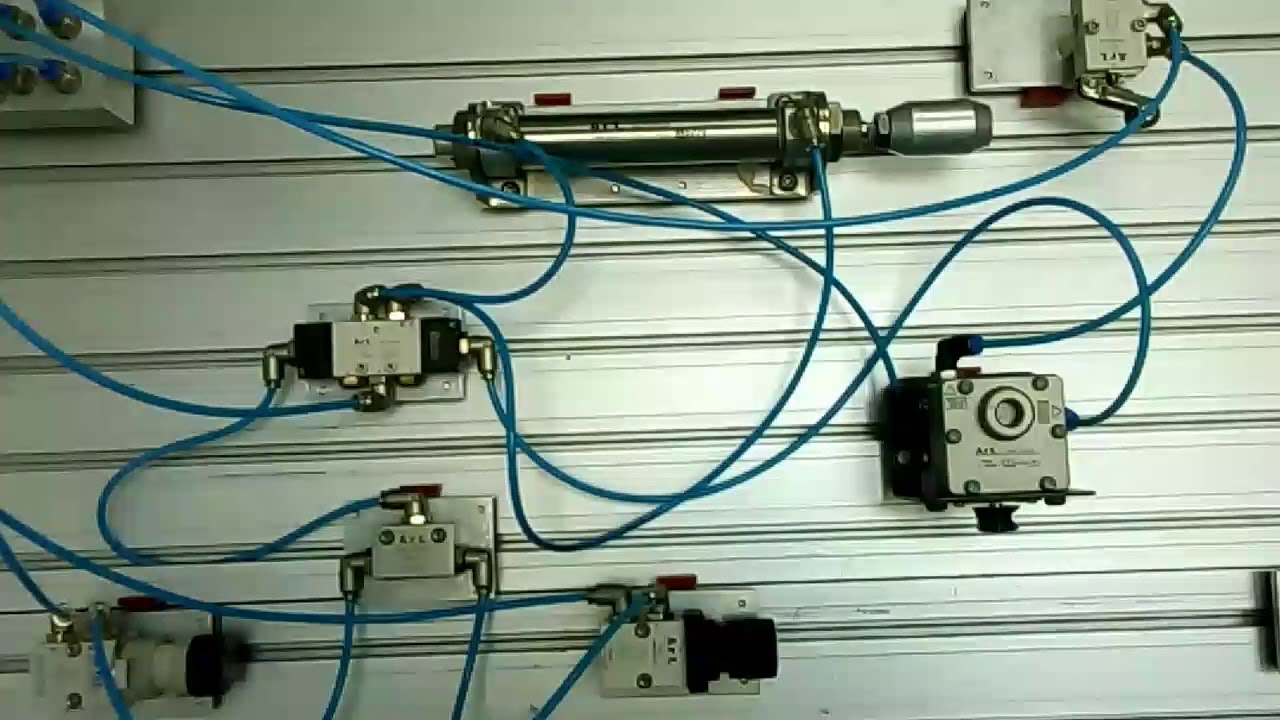 Laboratorio 4 mando bimanual retorno dependiente del tiempo