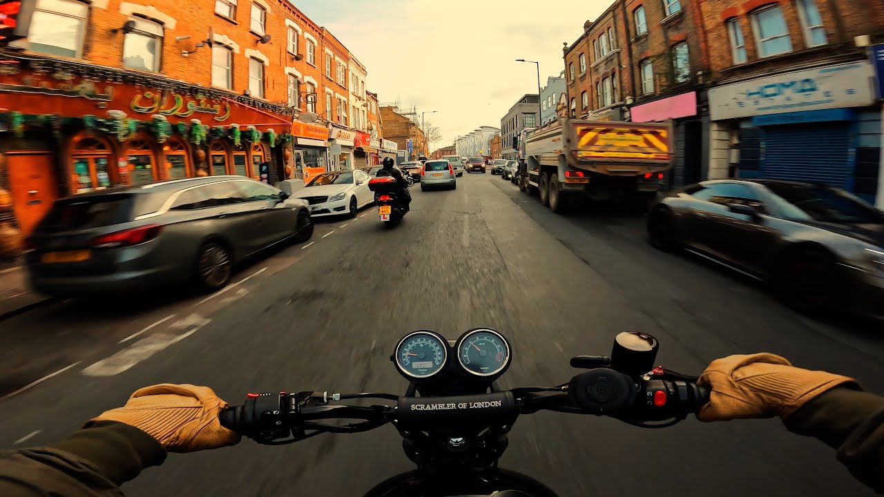 Solo Ride Through London | TRIUMPH  SCRAMBLER 900 | Raw Exhaust [4K]