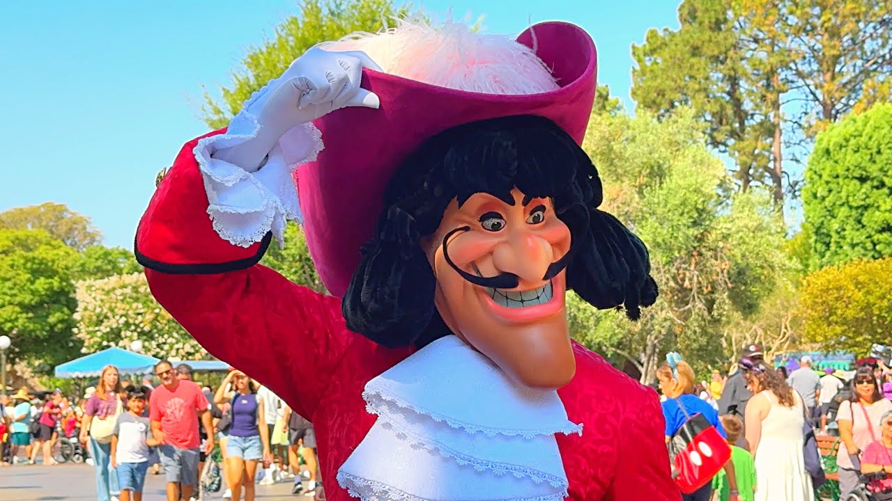 🏴‍☠️🖊️ Captain Hook Meet & Greet at Disneyland! | Rare 4K Interaction (2025)