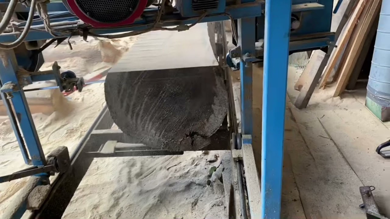 EZ Boardwalk model 40 cutting wide pine slabs.