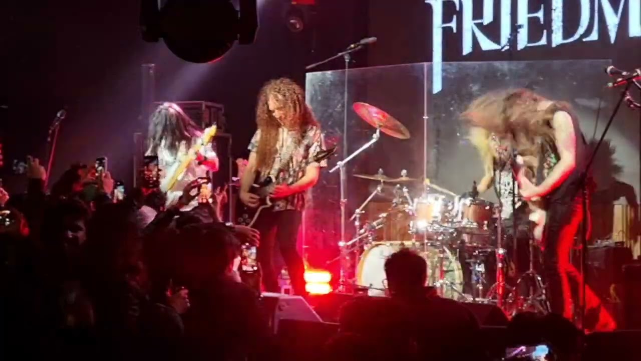 Marty friedman performing, tornado of souls solo 🤘