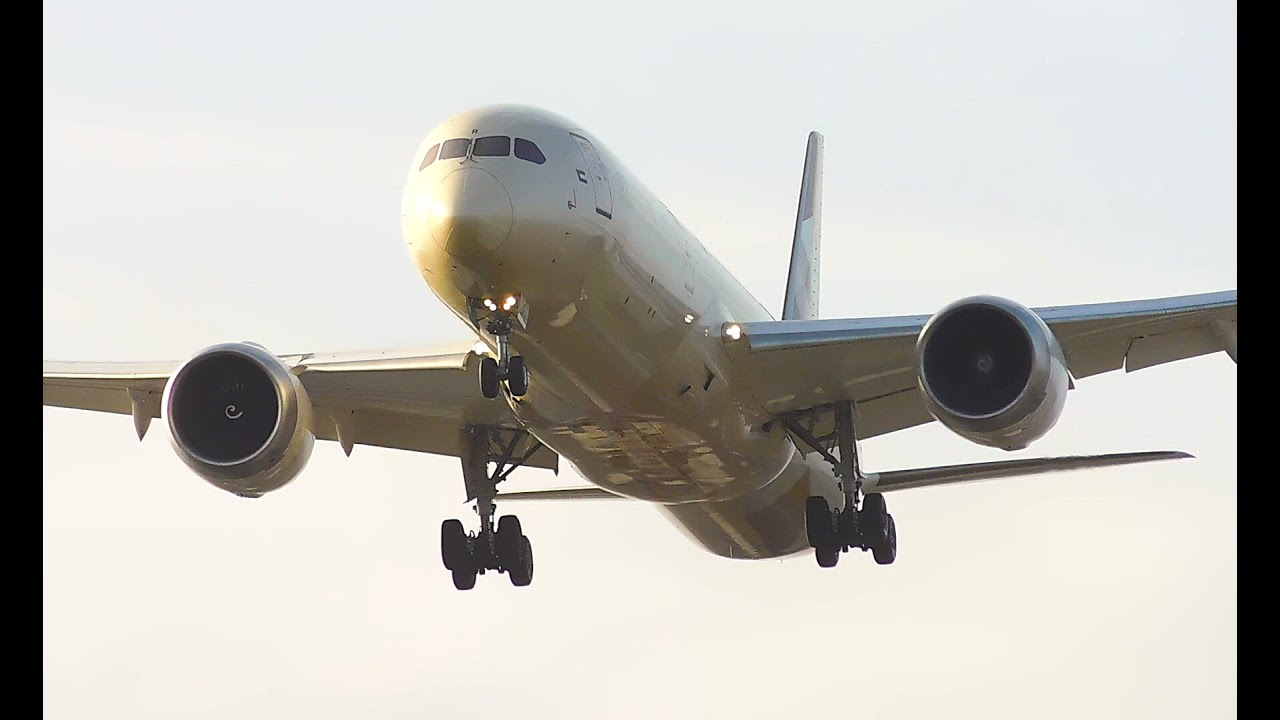  Etihad Airways Dreamliner Crosswind Landing at Heathrow