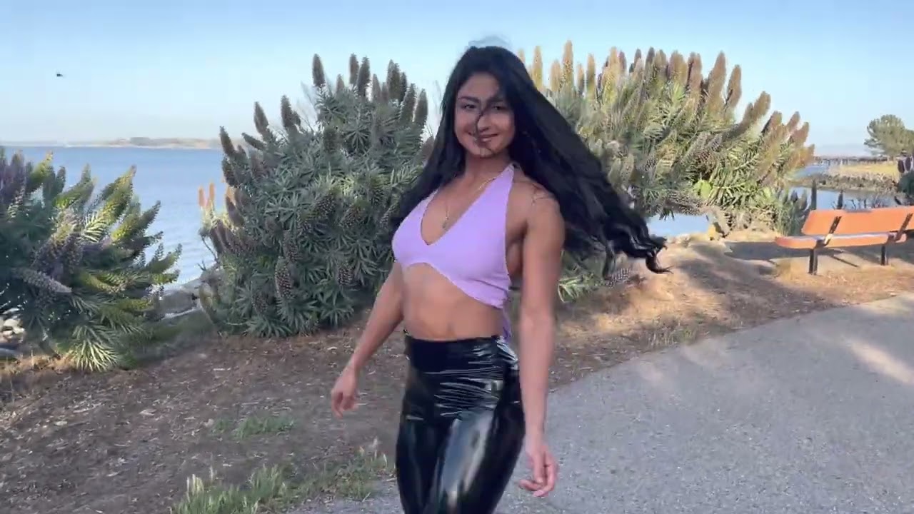 Holographic Leather Leggings Outfit - queenleirafitness
