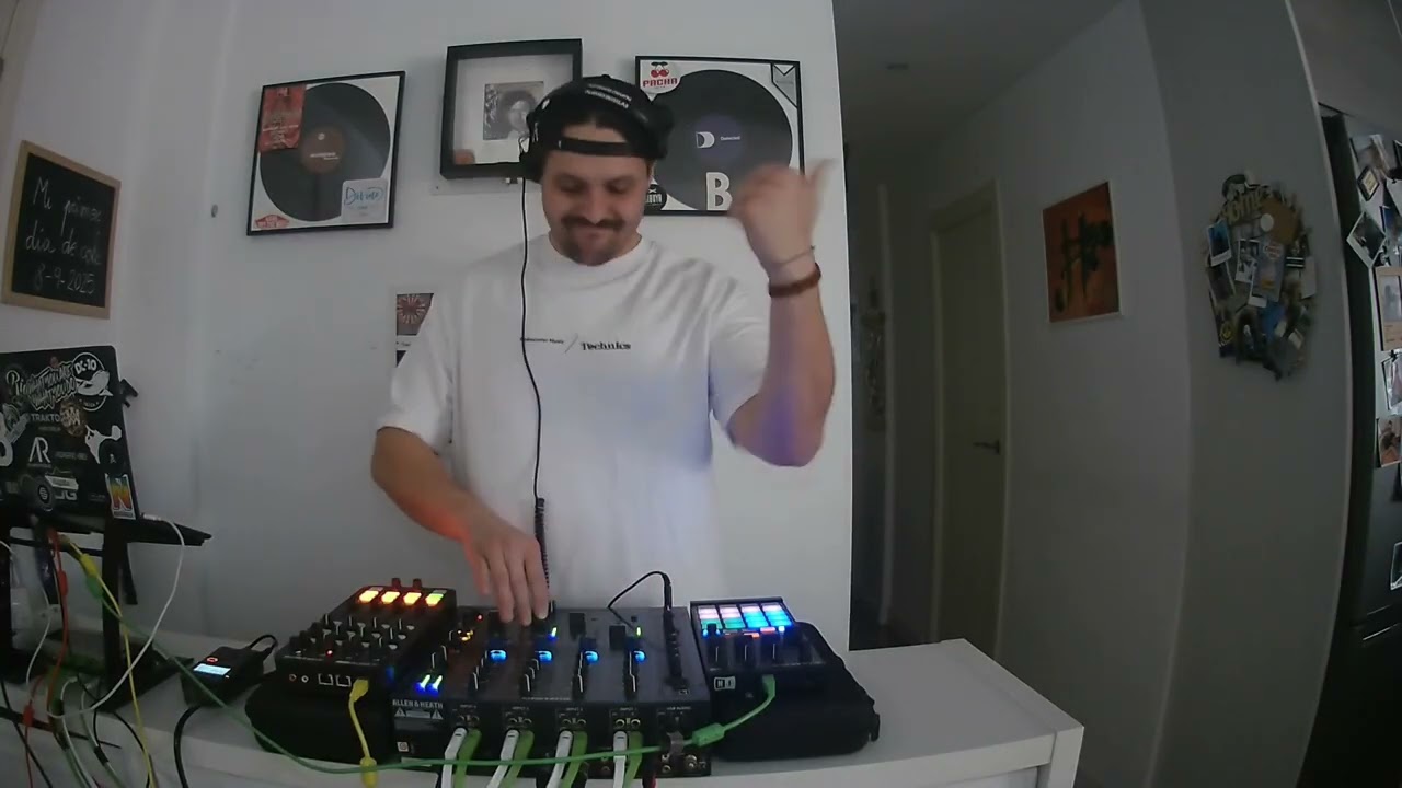 ESSENTIAL GROOVES #001 mixed by Álvaro Rodelas