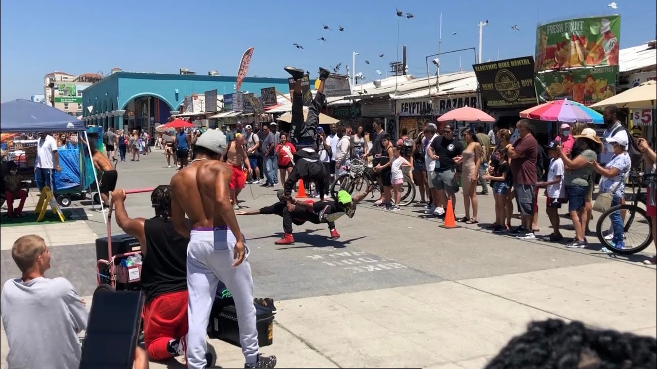STREET PERFORMERS 