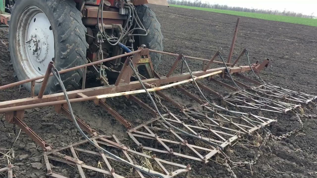 Закрываем влагу трактором ЮМЗ.Самодельная сцепка борон