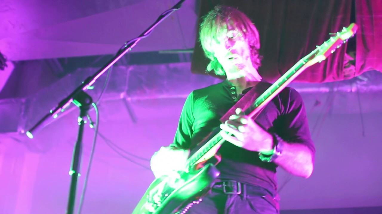 Eli Cook performing Jimi Hendrix