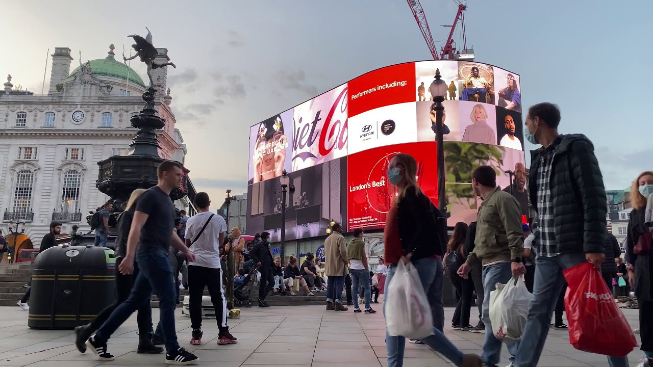 People watching in London's Piccadilly Circus, filmed during the golden hour - VISUAL and SOUNDSCAPE