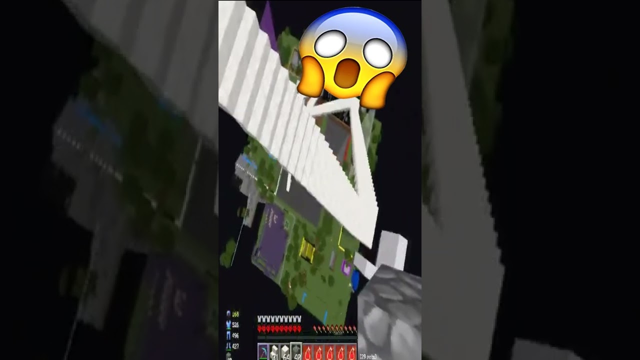 SkyWars Player Does Best Block Clutch In Minecraft Hardcore To Survive! 