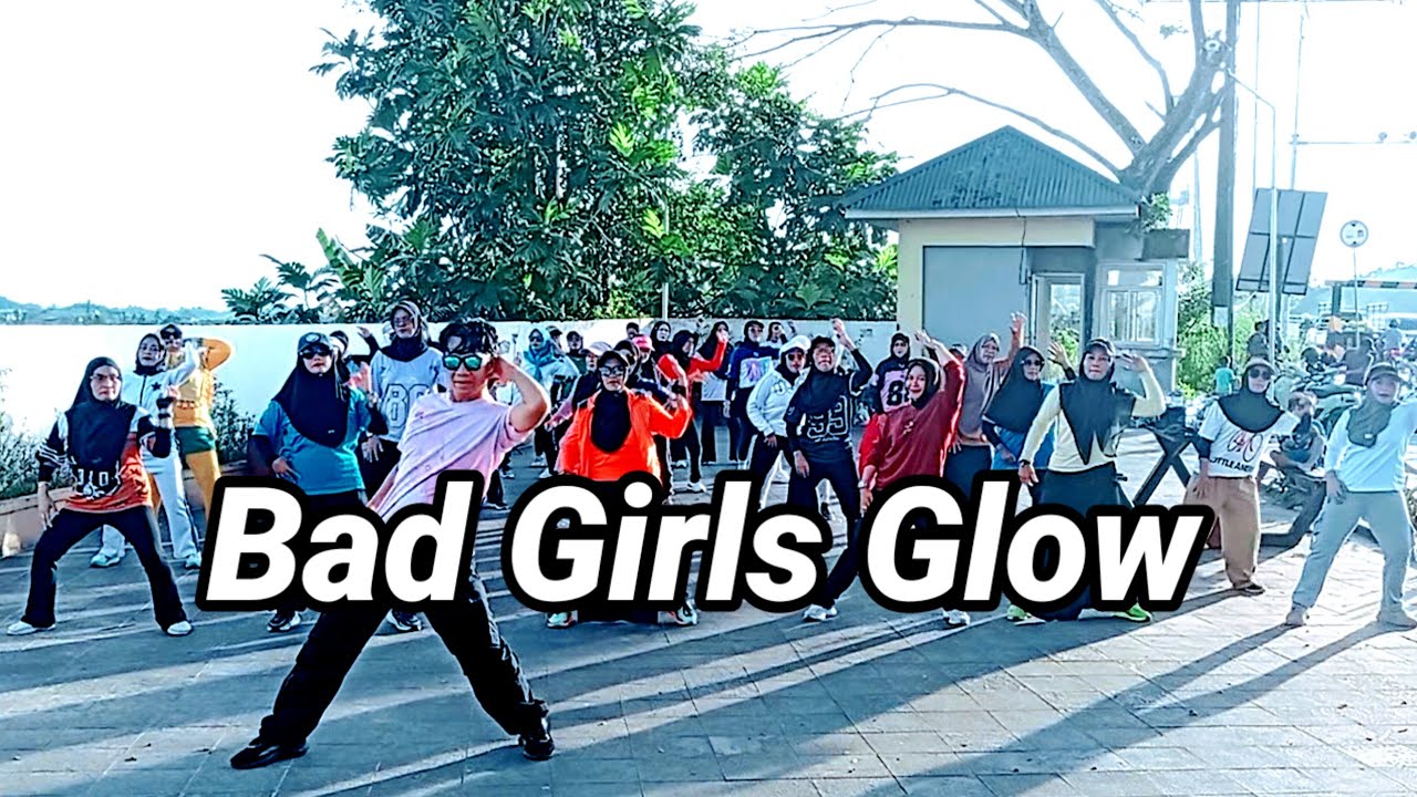 Bad Girls Glow #dance #dancer #kpop #kpop #dancechallenge #zumbadance #remix