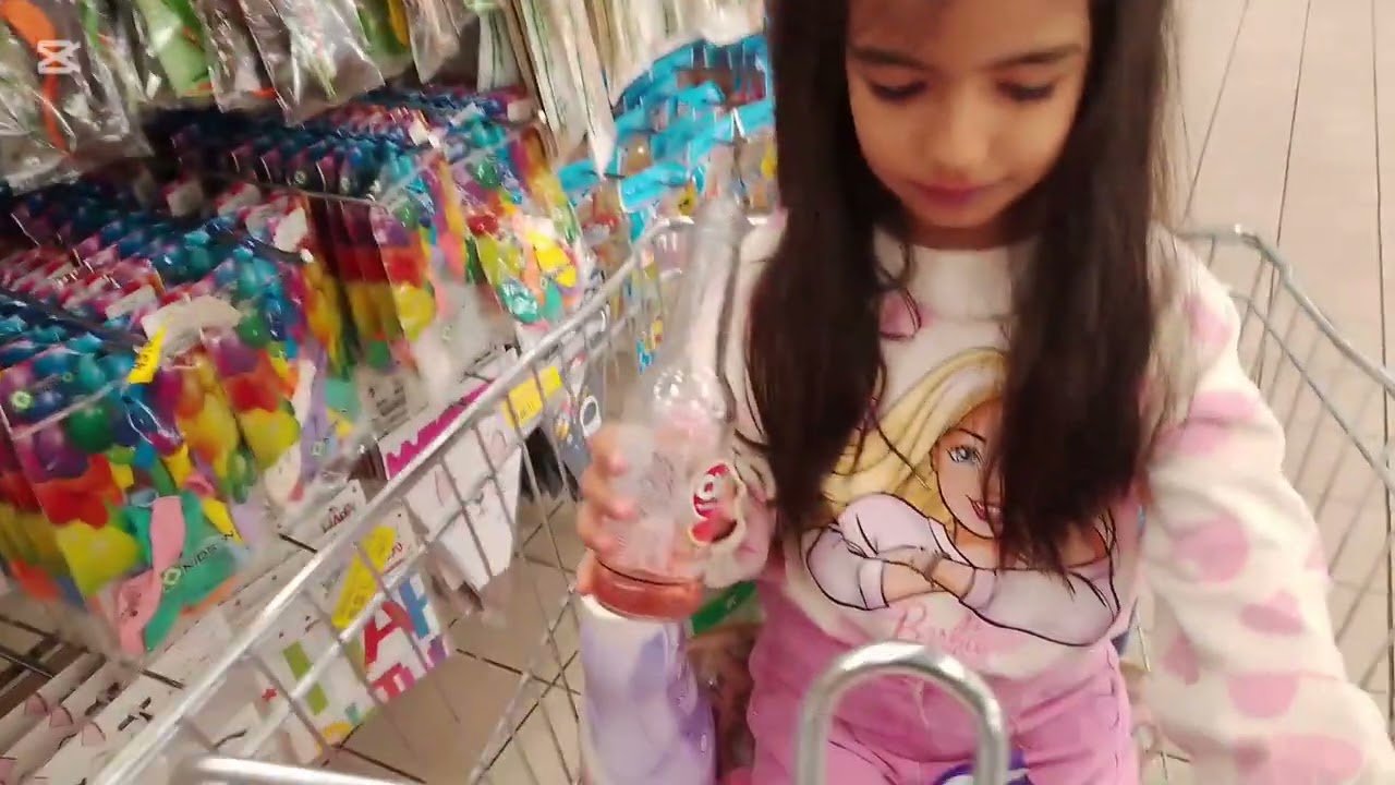 ÖYKÜ ALIŞVERİŞTE 🤔#cocukvideo #eglenceli #market #alışveriş ❤️