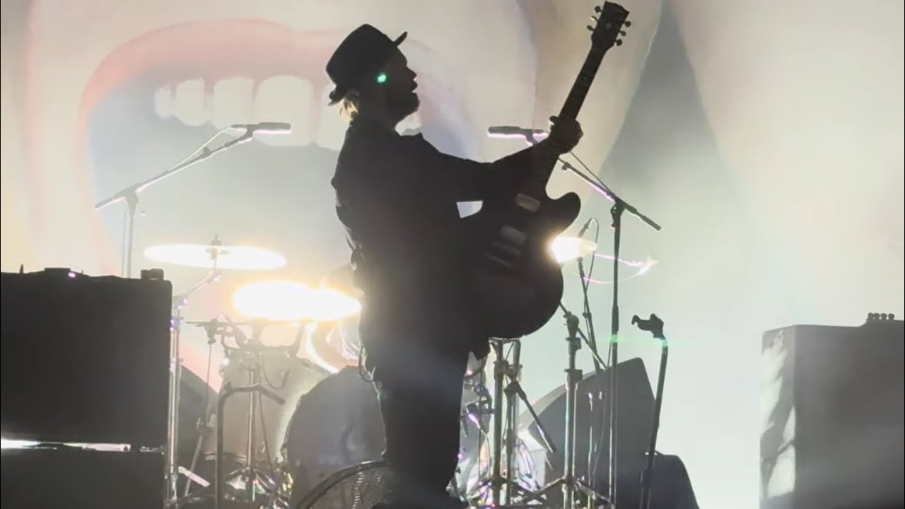 Supergrass - Richard III - Albert Hall, Manchester, England, 16.5.25