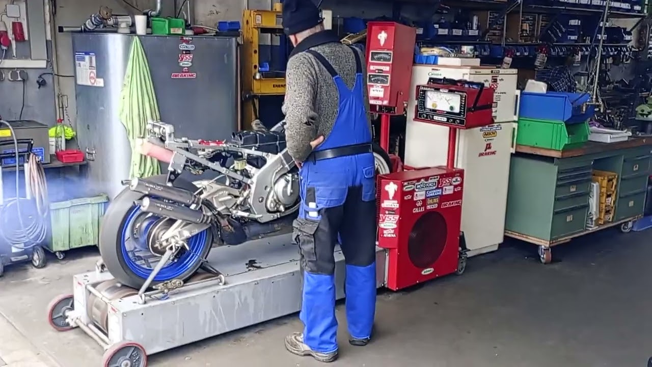 Suzuki rgv 250 dyno test after engine rebuilt by Fischer