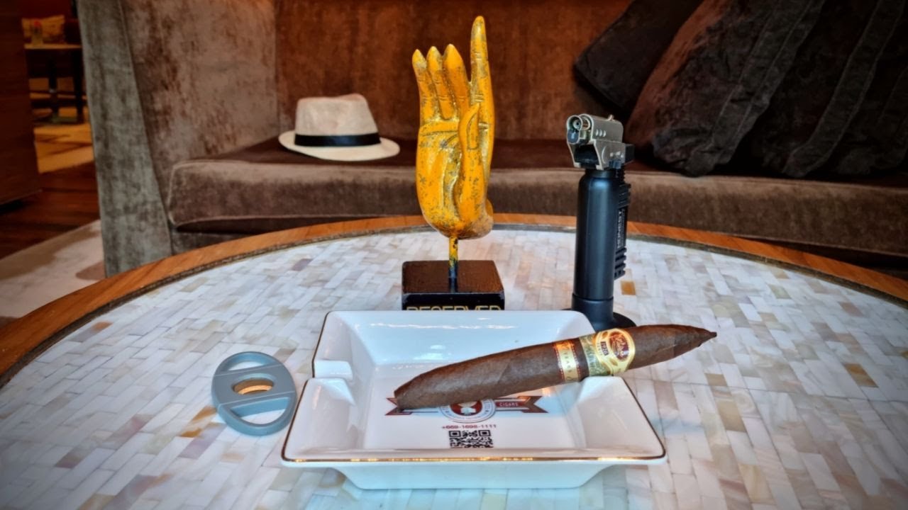 Padron 80 year Edition at  La casa del Habanos Siam kempinski bangkok Hotel