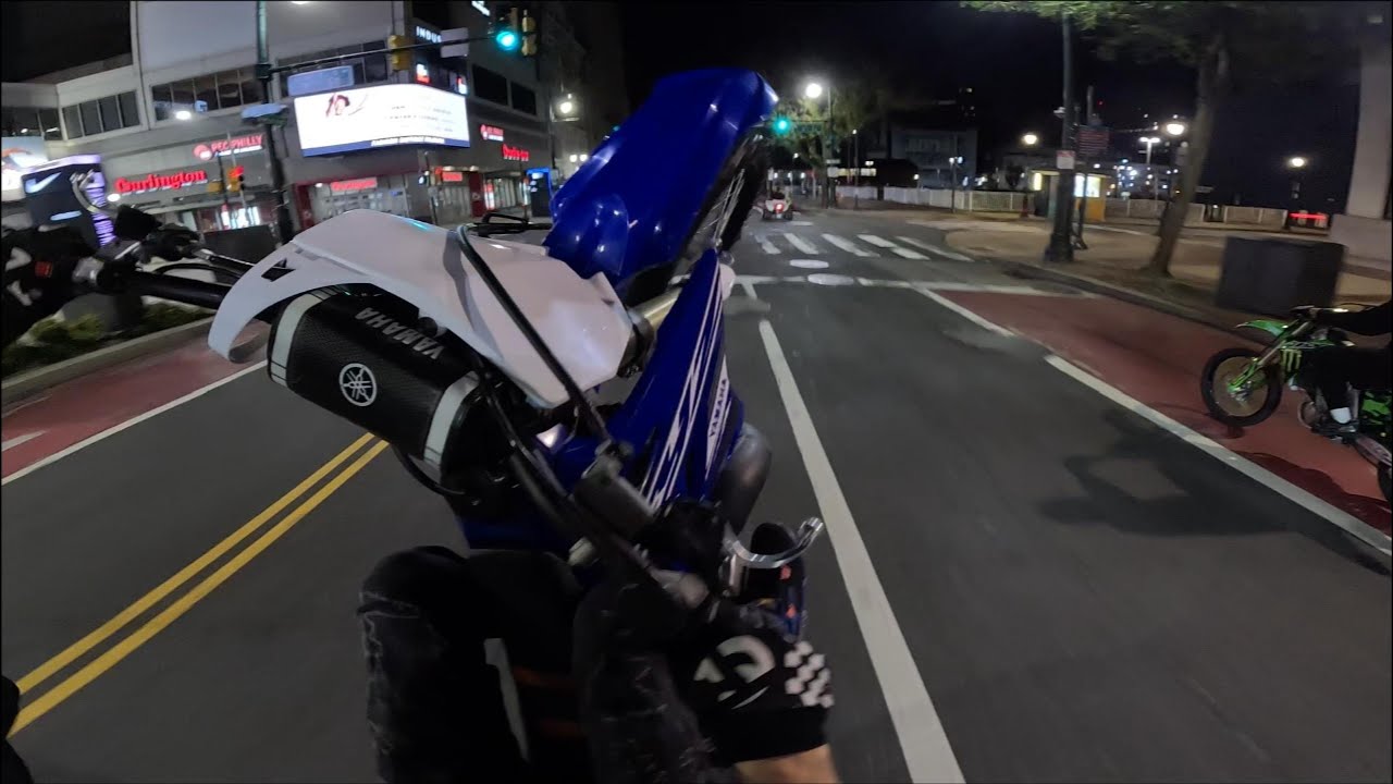 YZ125 TEARS STREETS UP AT MIDNIGHT!