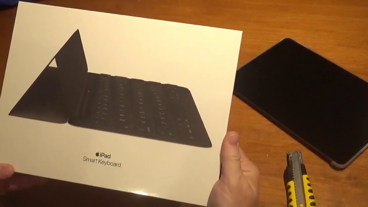 Unboxing And First Look At Apple Smart Keyboard For iPad 7th Gen
