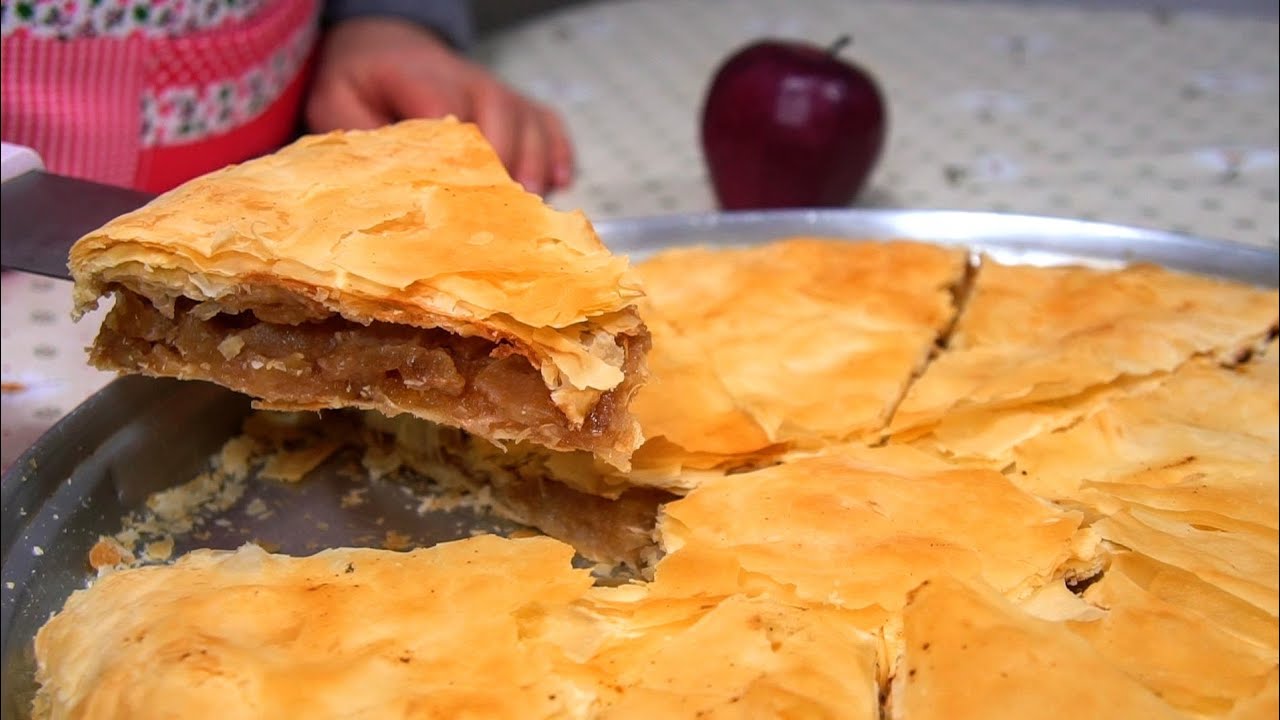 Keni provuar byrek me mollë? Receta e thjeshtë që do tju lerë pa fjalë