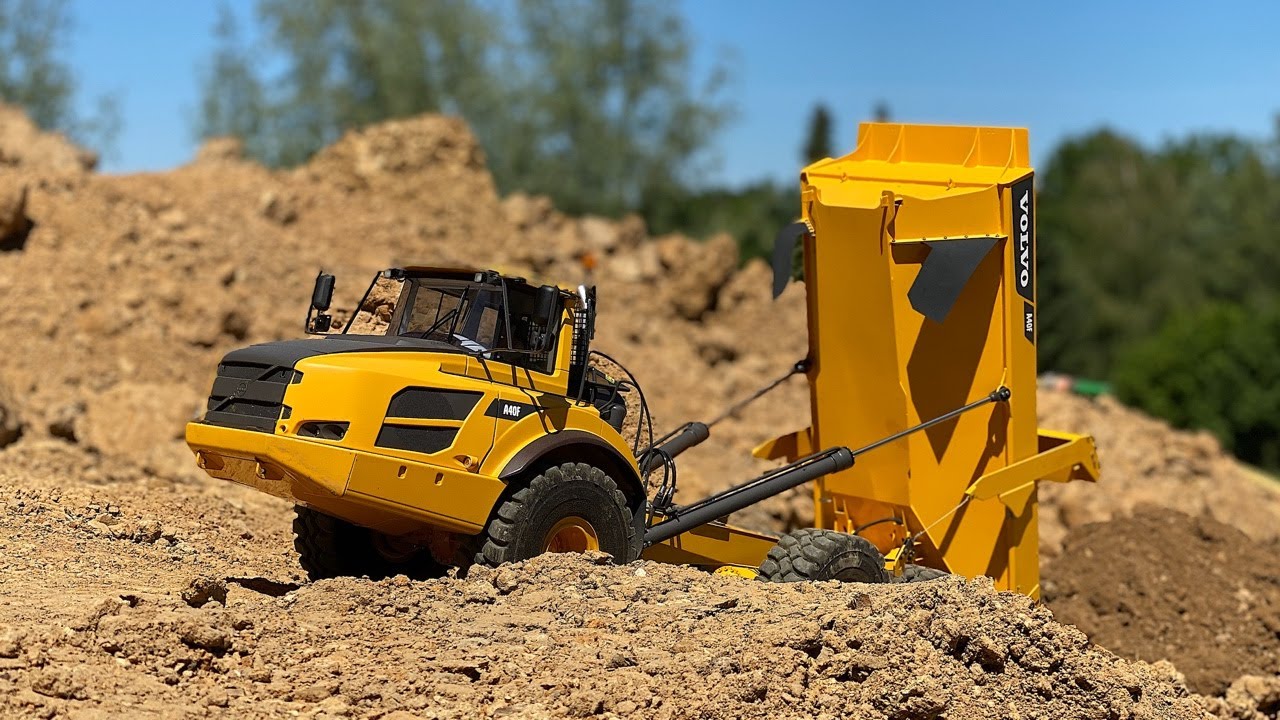 AWESOME RC TRUCKS & RC LOADER at the SORTING machine // in GERMANY