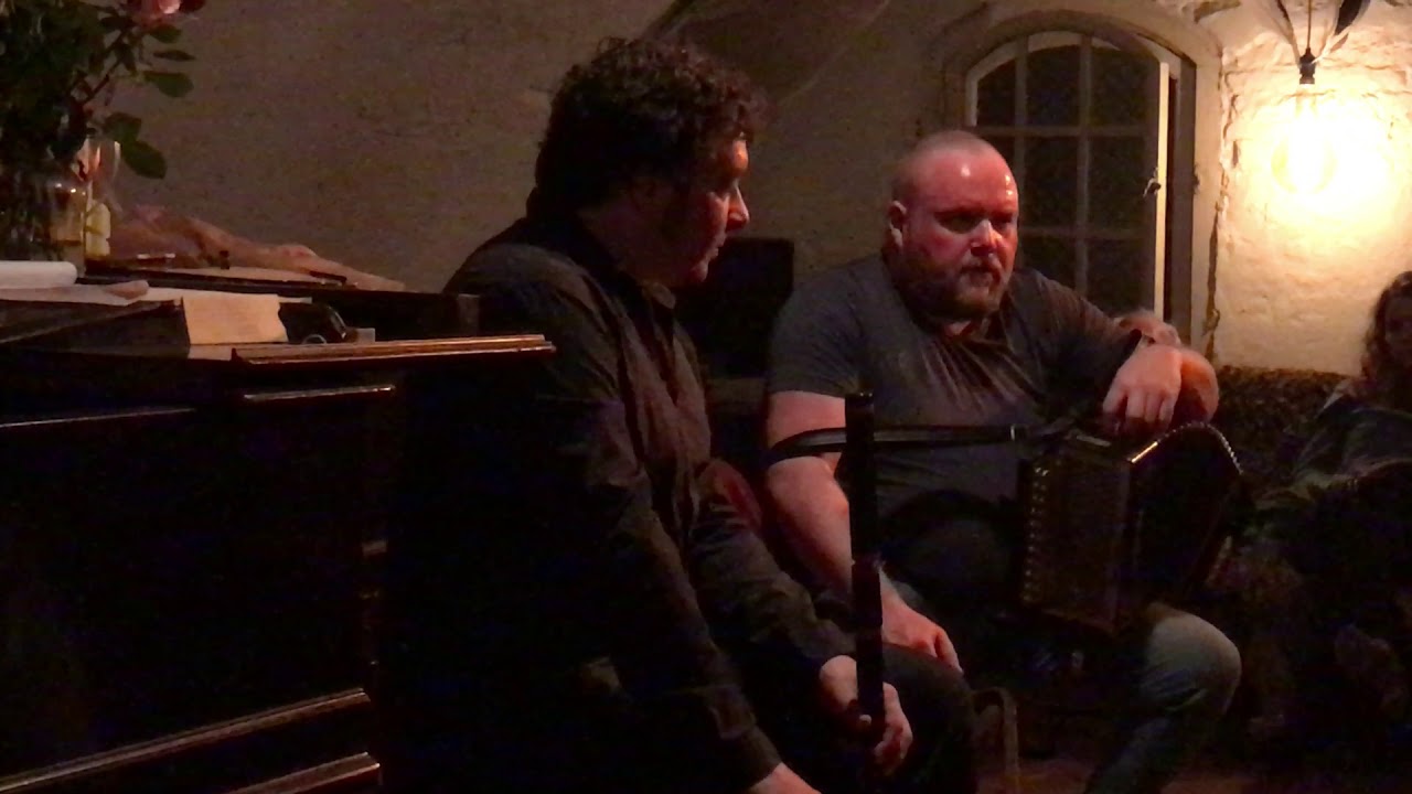 Irish and Breton folk music like you never heard it before. Ies Muller & Dave Munnely