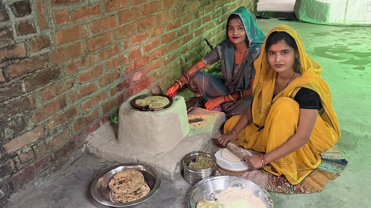 रेखा दीदी ayi घर मैंने बनाई उनके पसंद की आलू भरता रोटी 🫓 😊