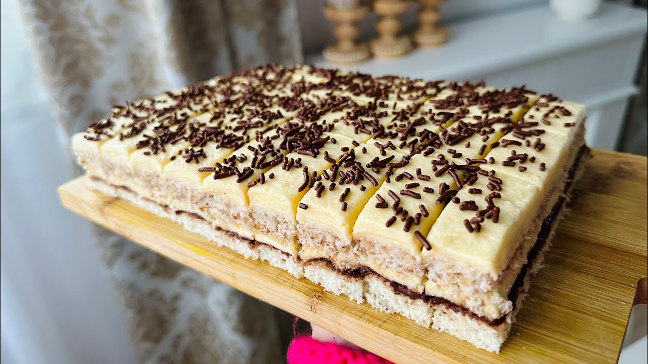 Prăjitură în straturi pufoase, cu cremă de vanilie - un deliciu atât de bun și ușor de preparat