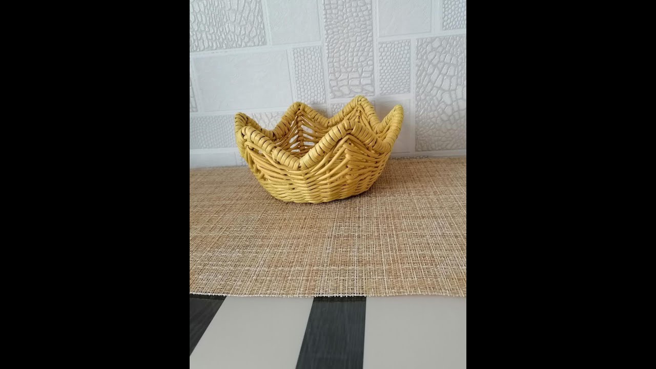 Ажурная вазочка для конфет.Плетение из бумажной лозы.
