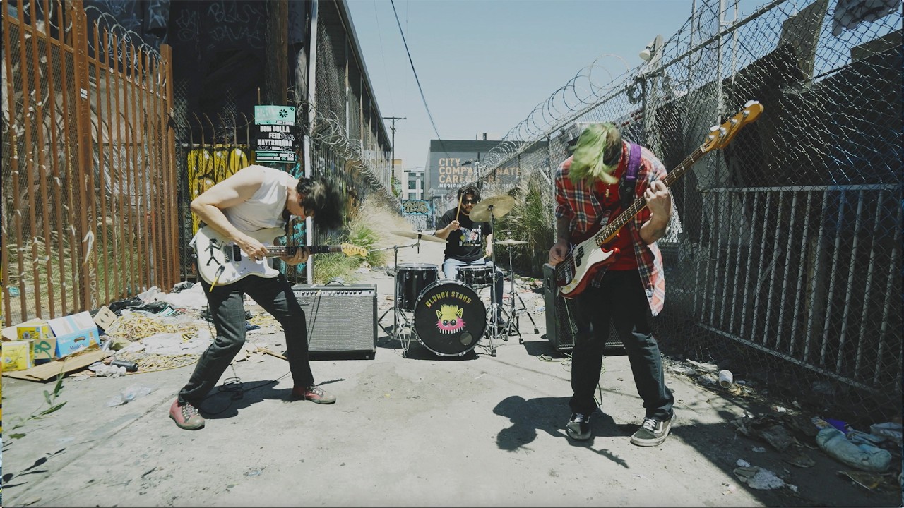 The Blurry Stars - Gut Fight (Official Music Video)